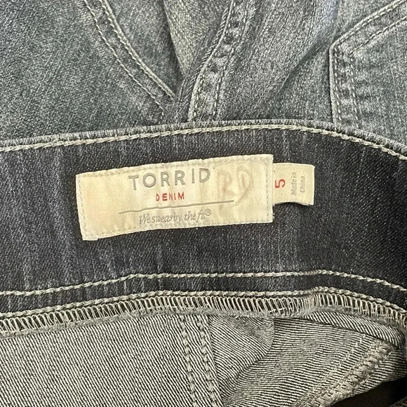 Torrid Denim Lean Jean  Size 5 - Picture 6 of 7
